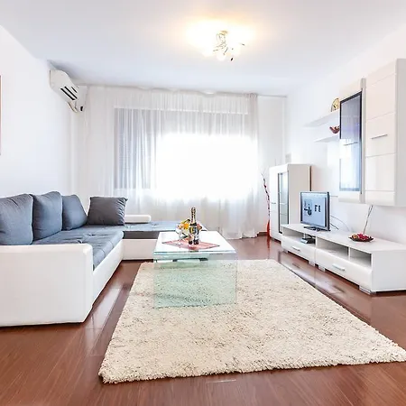 Alba Iulia Square9 * Bukareszt